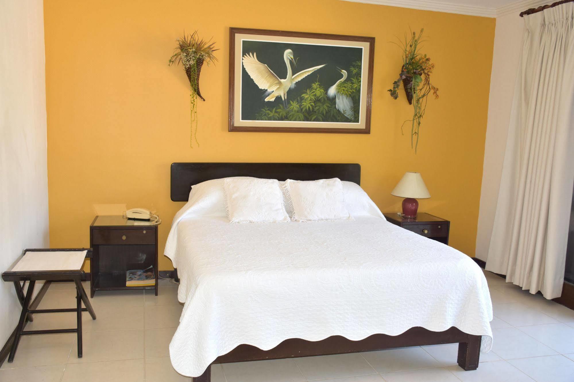 Hotel Sirari By Regina Santa Cruz de La Sierra Εξωτερικό φωτογραφία